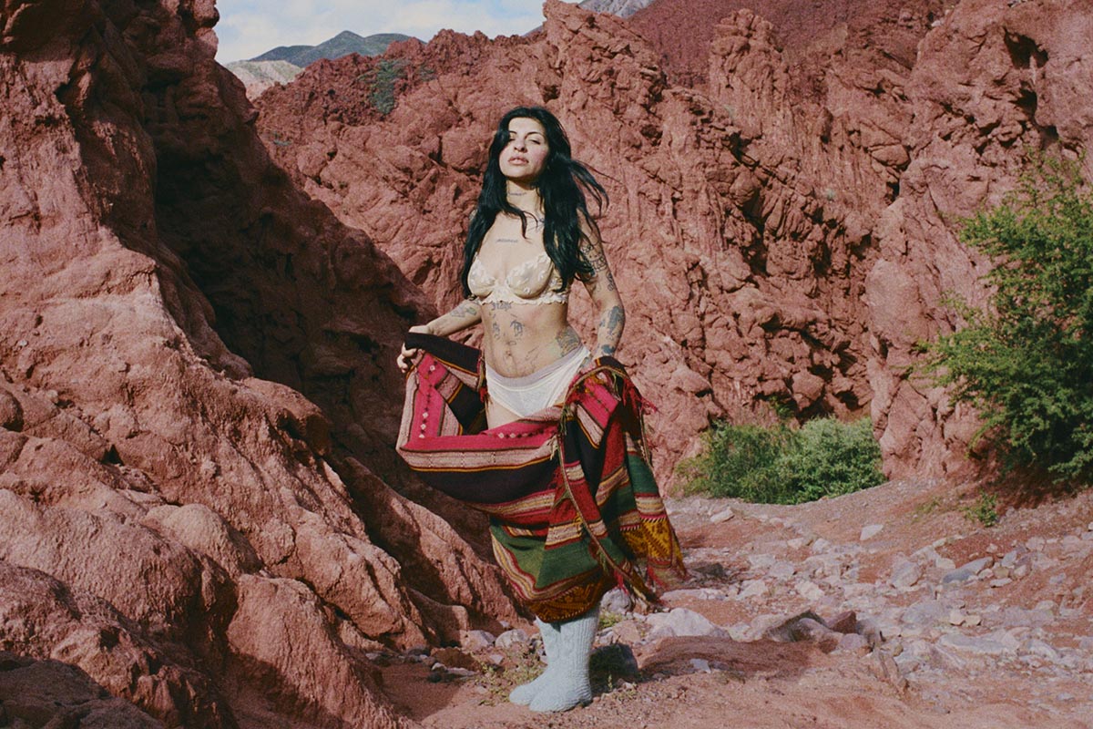 Cazzu destronó a Lady Gaga y rompió el récord de visualizaciones de YouTube de la mano de «Con otra»