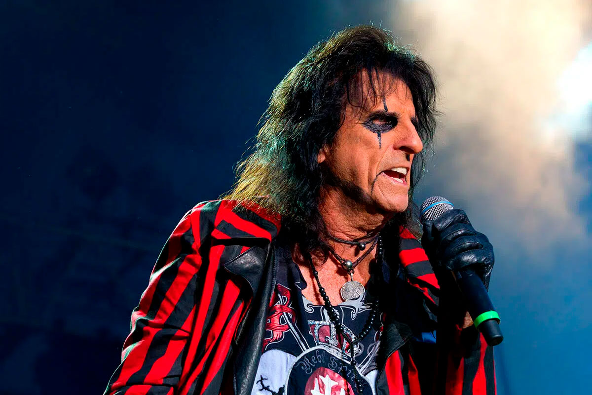 El monstruo sigue vivo: Alice Cooper regresa con su banda original en un álbum de shock rock y humor macabro