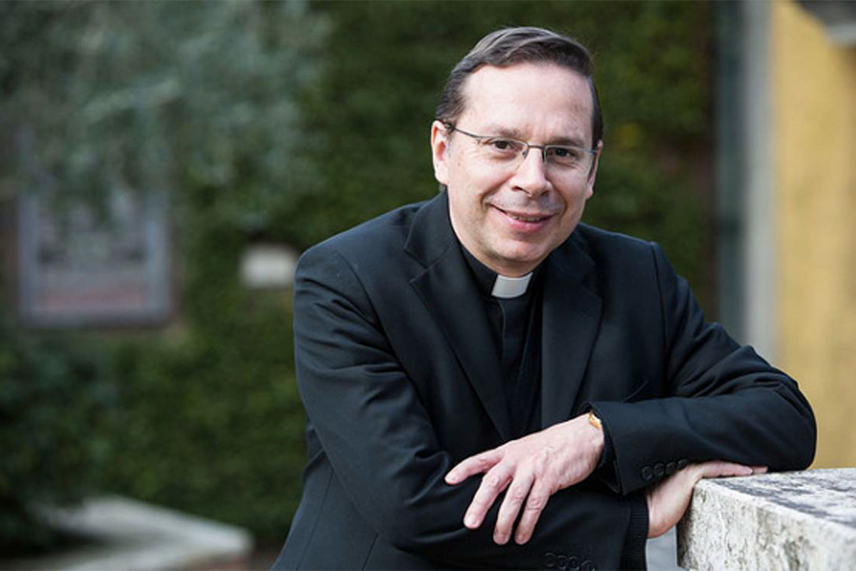 Mariano Fazio, segundo del Opus Dei e imputado por trata, había sido enviado a Roma para «controlar» a Francisco