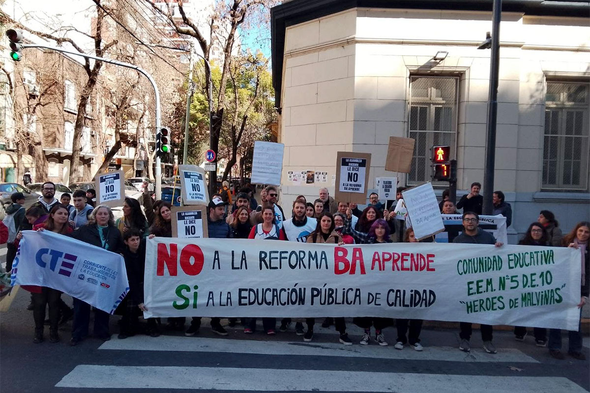 Docentes y familias contra la reforma educativa PRO: denuncian aprietes para implementar la iniciativa