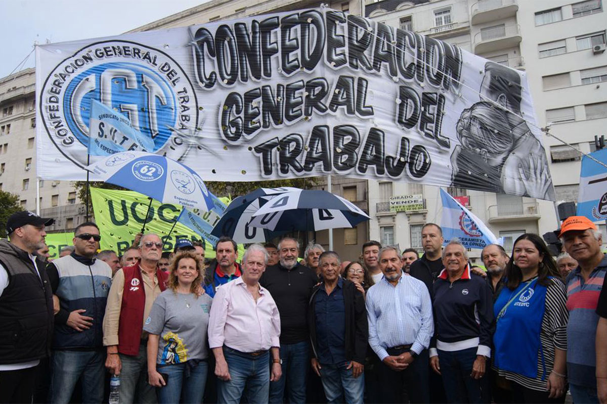 Santiago caputo negocia con la CGT para avanzar con la reforma laboral