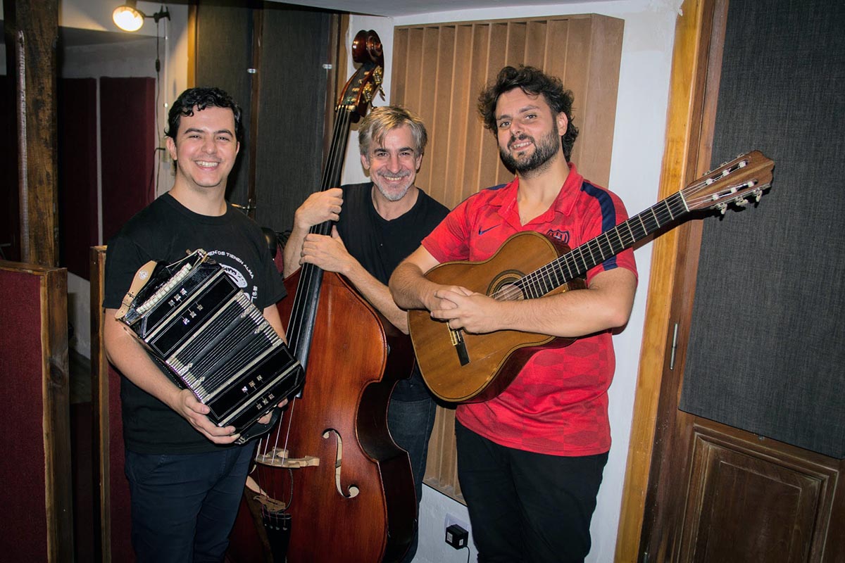 Emiliano Ferrer debuta como líder y combina tango y riesgo