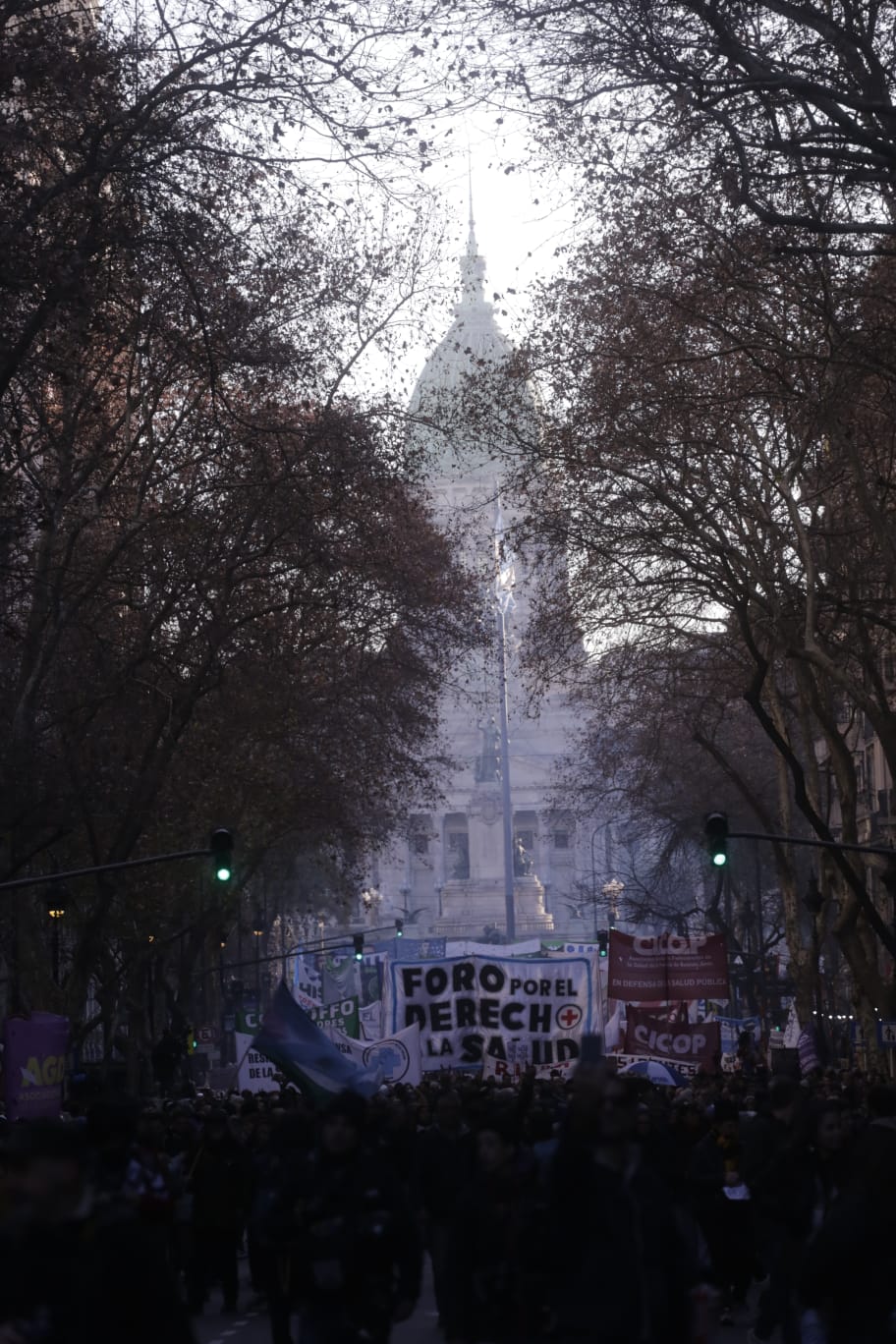 El hospi no se toca: una multitud con las defensas altas por la salud pública que está "al límite"