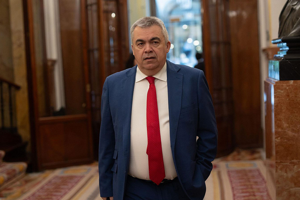 El gobierno de Pedro Sánchez «desgarrado» por la detención del ex número 3 del PSOE