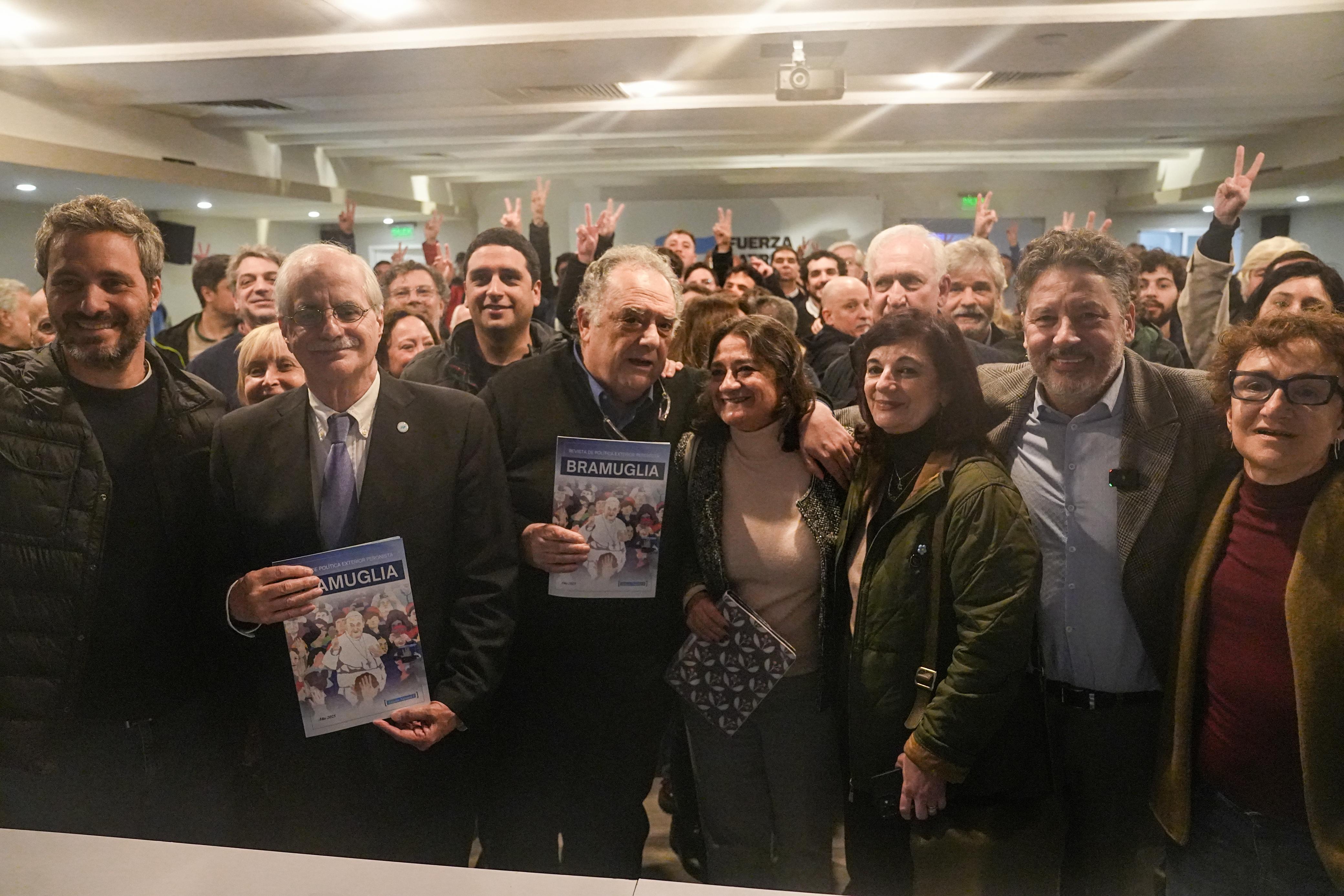 El peronismo presentó la revista de política exterior «Bramuglia» con candidatos y dirigentes