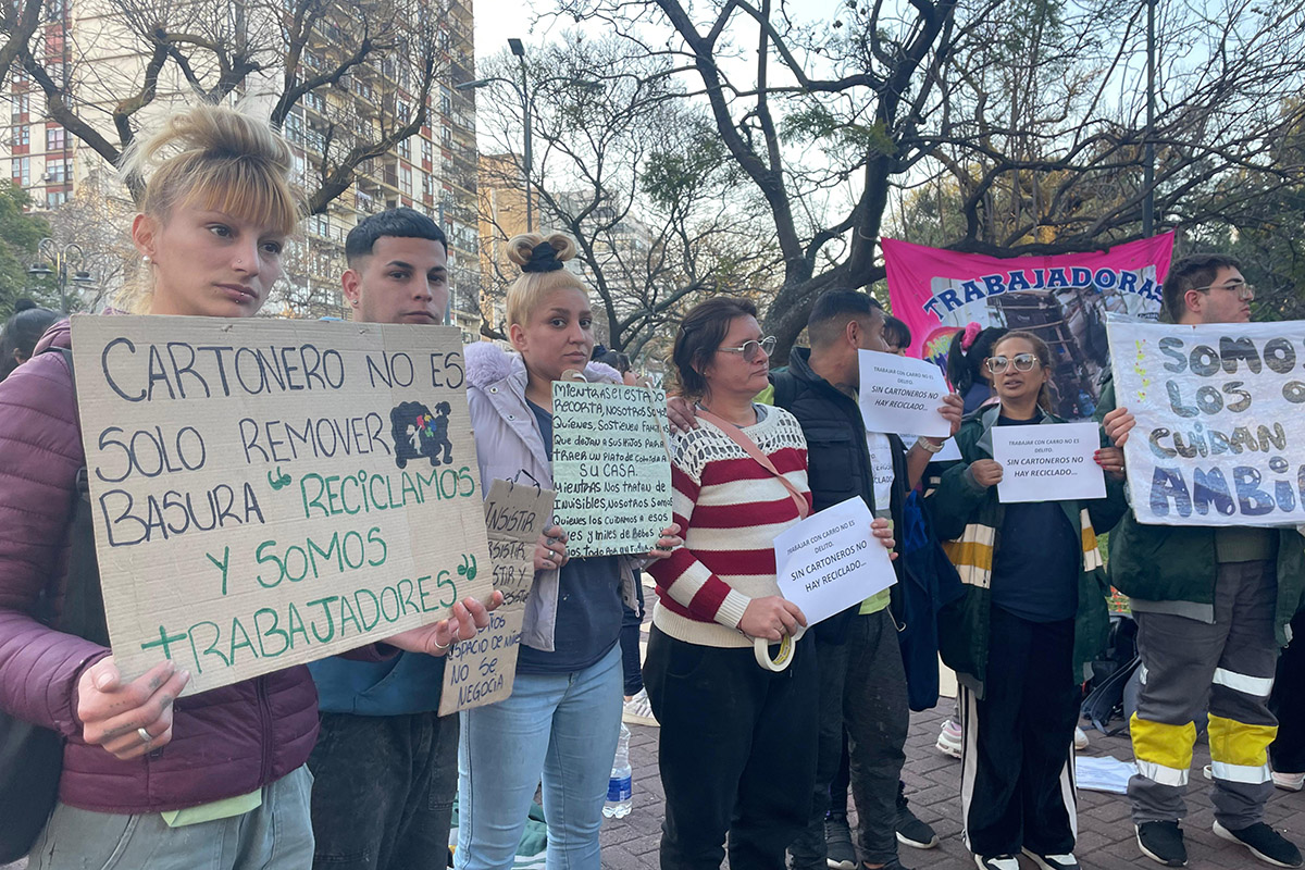 Universitarios se sumaron a la huelga de hambre de cartoneros que acampan contra la persecución de Jorge Macri