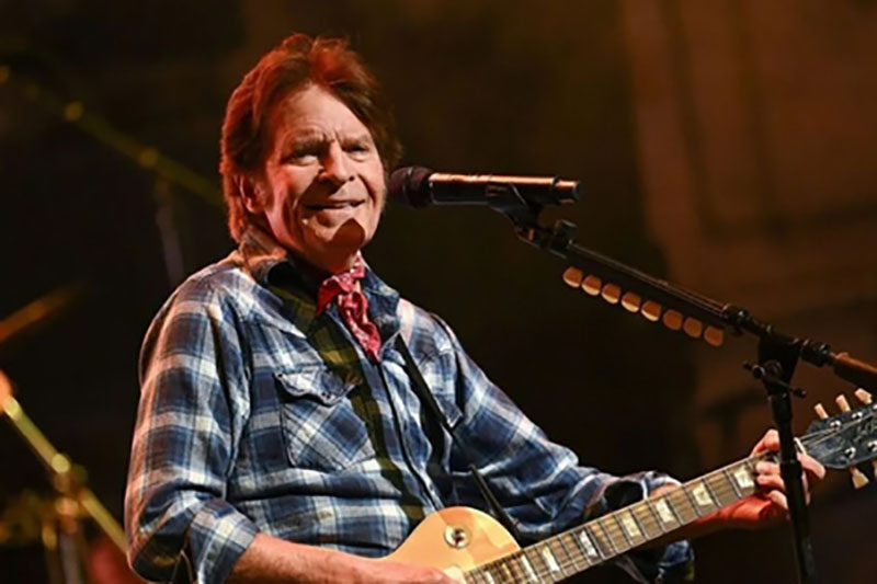 John Fogerty reinterpreta sus clásicos de Creedence con un guiño a Taylor Swift