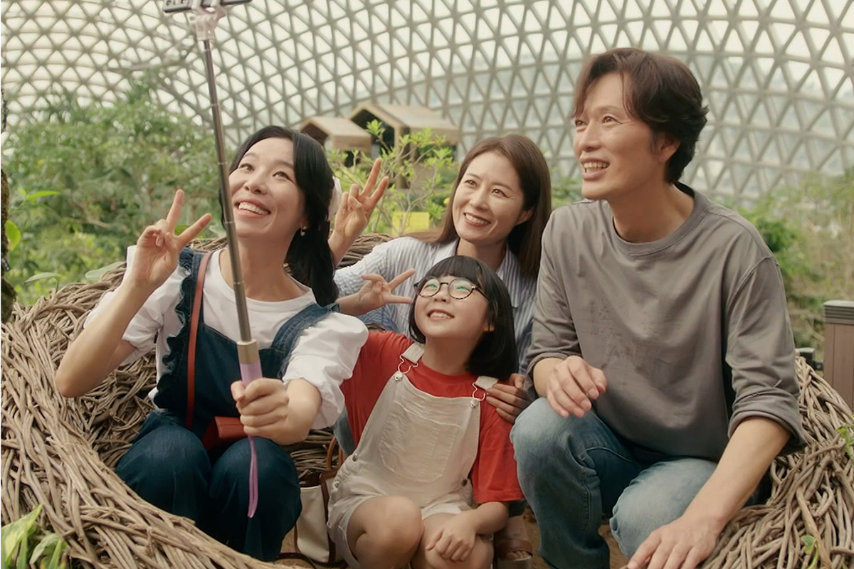 Entre la comedia y la distopía: series que retratan la alienación creciente del mundo laboral