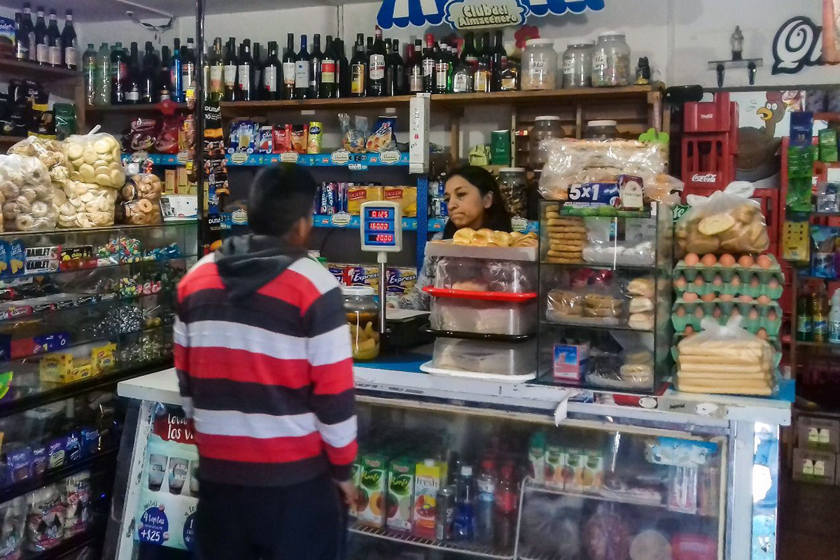 La incertidumbre movió a los consumidores en octubre, pero sin romper la tendencia al derrumbe