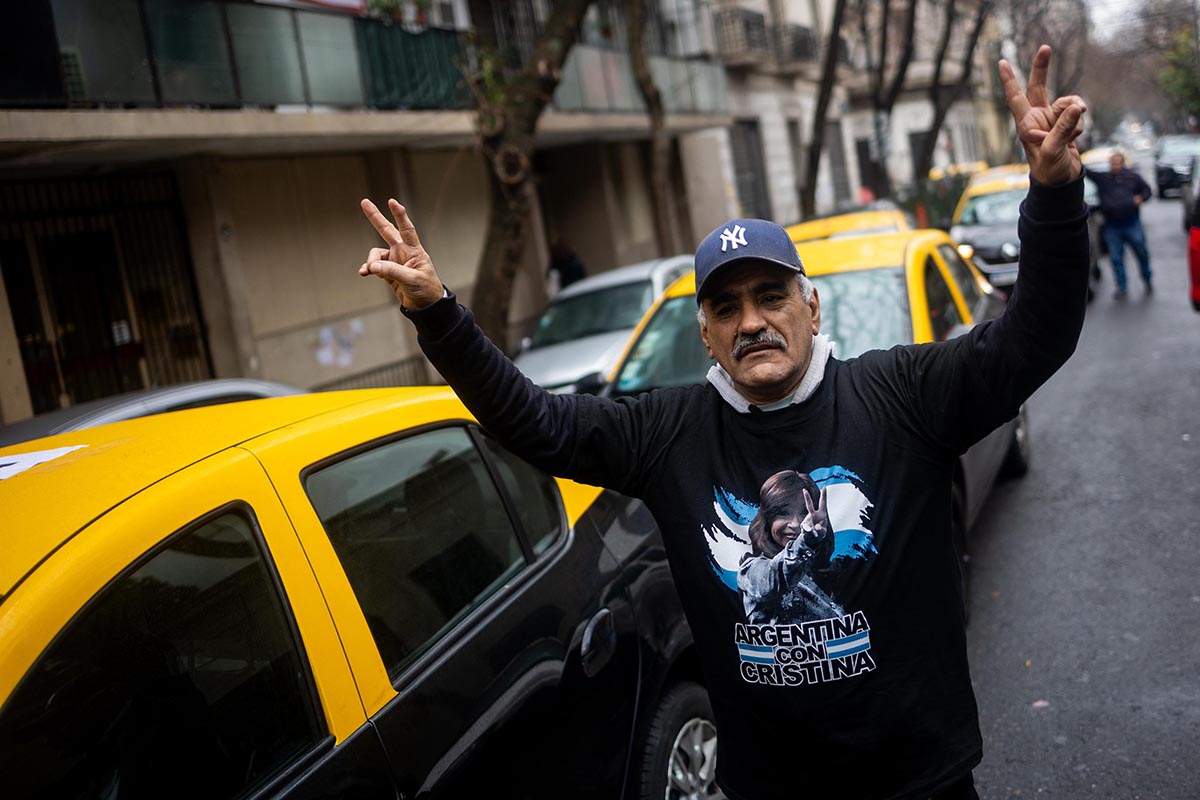 Nació Fuerza Taxi en una movilización con consignas en los techos y apoyo a Cristina