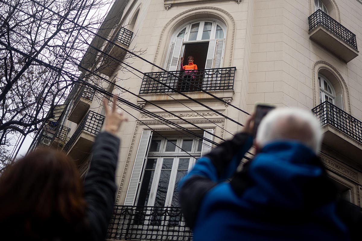 Nació Fuerza Taxi en una movilización con consignas en los techos y apoyo a Cristina