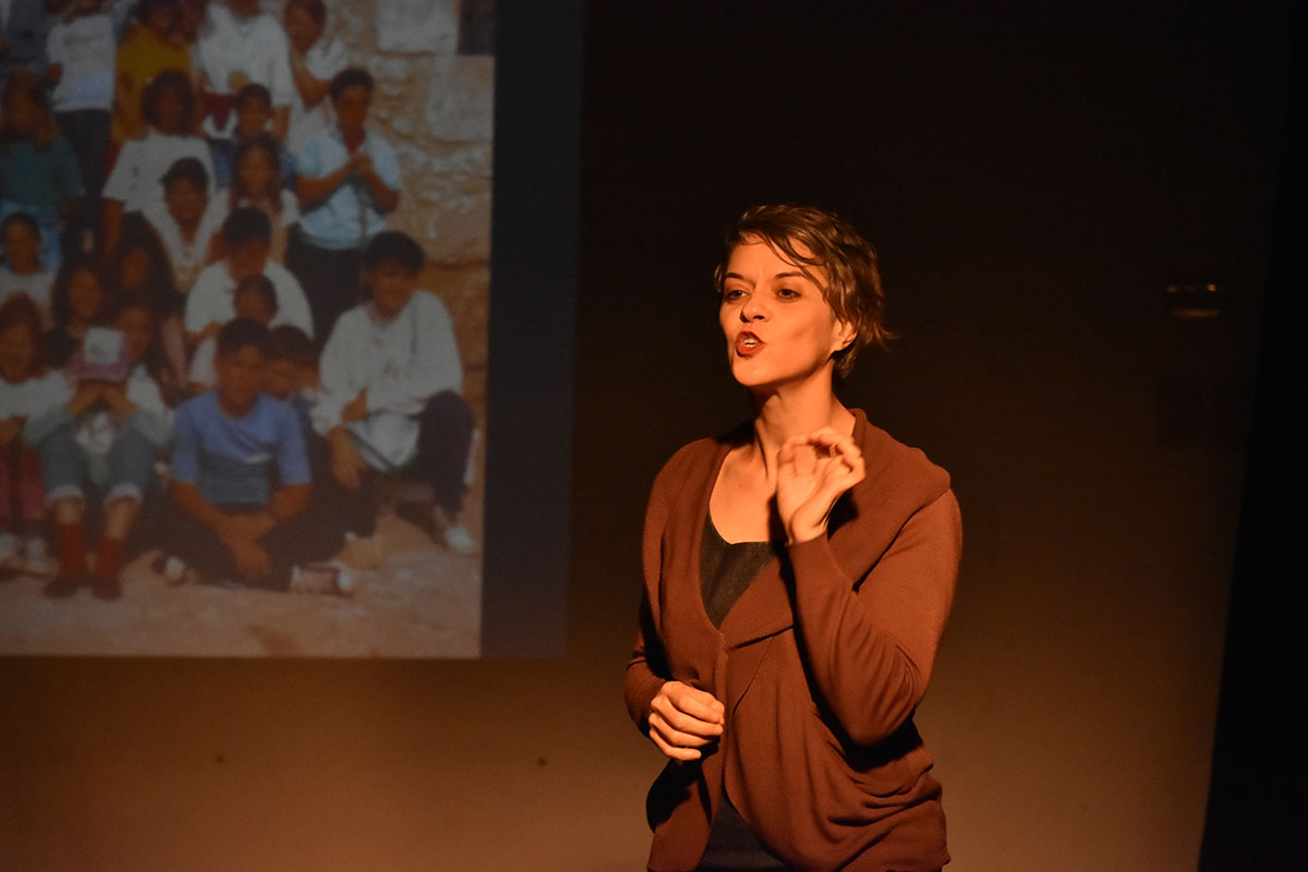 Vivió en un hogar y cuenta su historia a través del teatro para ayudar a chicos sin cuidados parentales