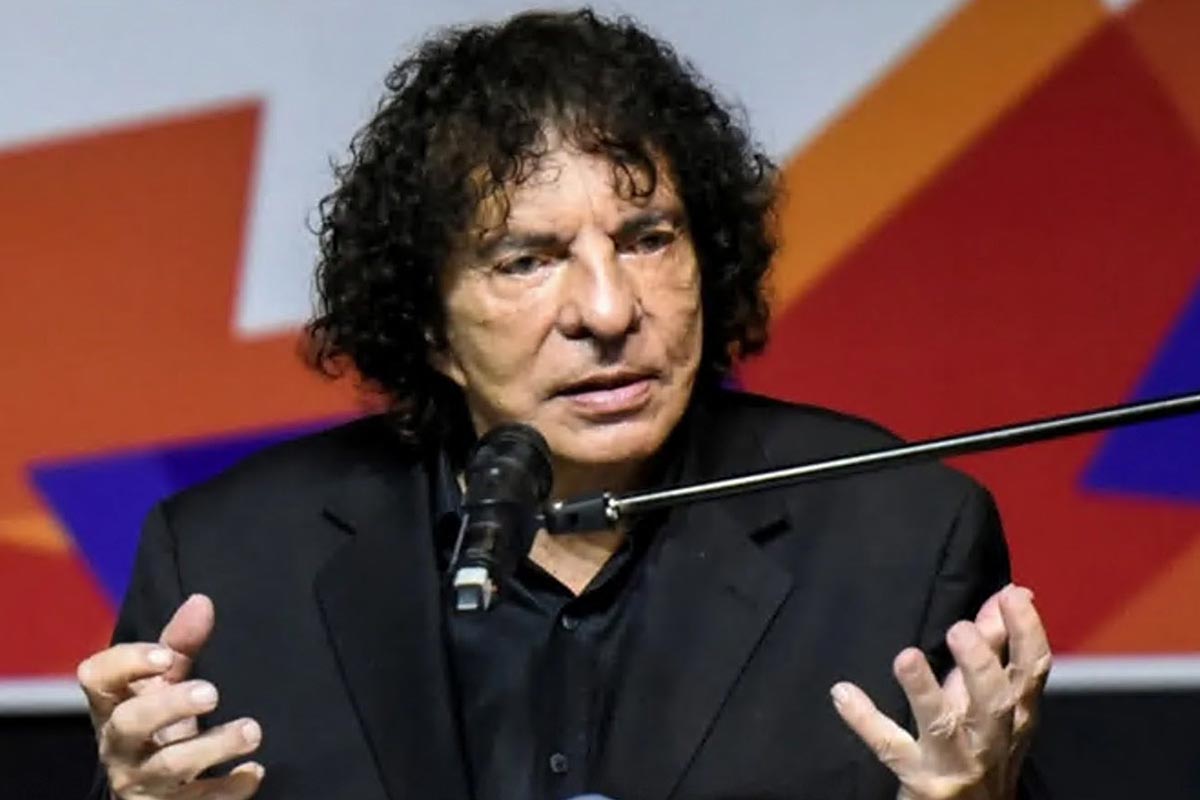 Alejandro Dolina se sube a un escenario y no es para hacer radio