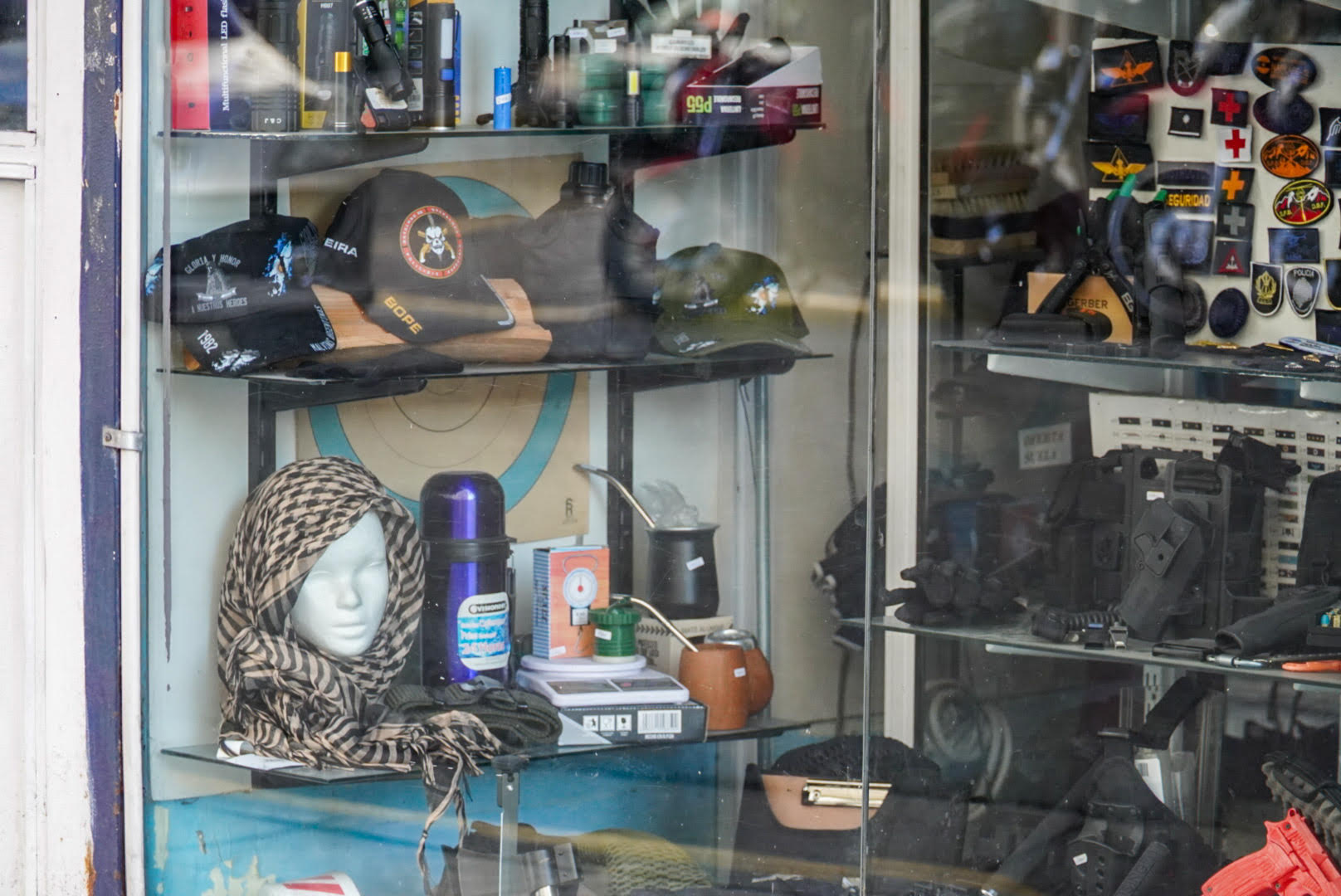 Cotillón para infiltrados