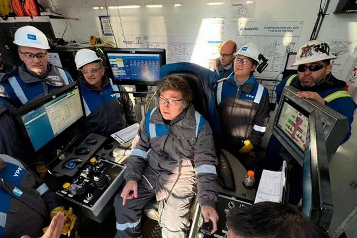 Venderán los mamelucos de YPF por el «furor» que causó Milei