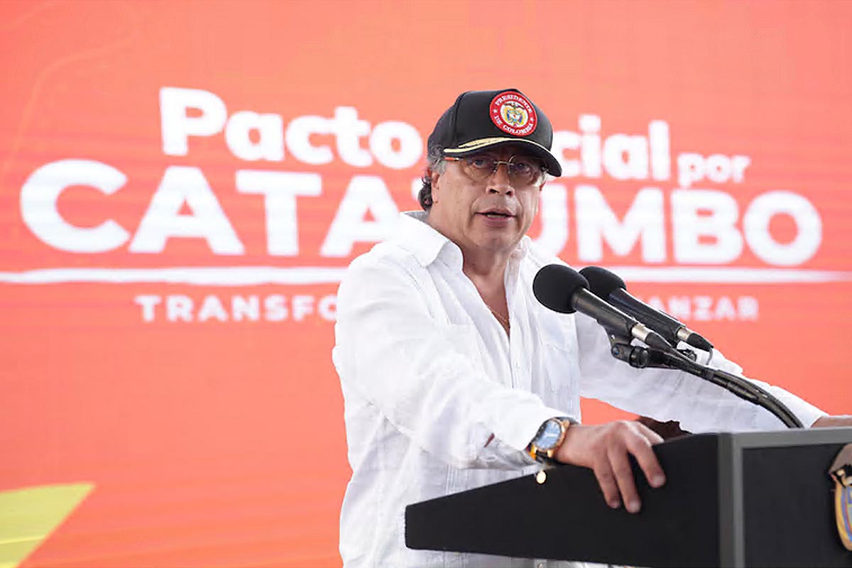 Petro militariza la frontera con Venezuela ante el arribo de los buques de guerra de EEUU