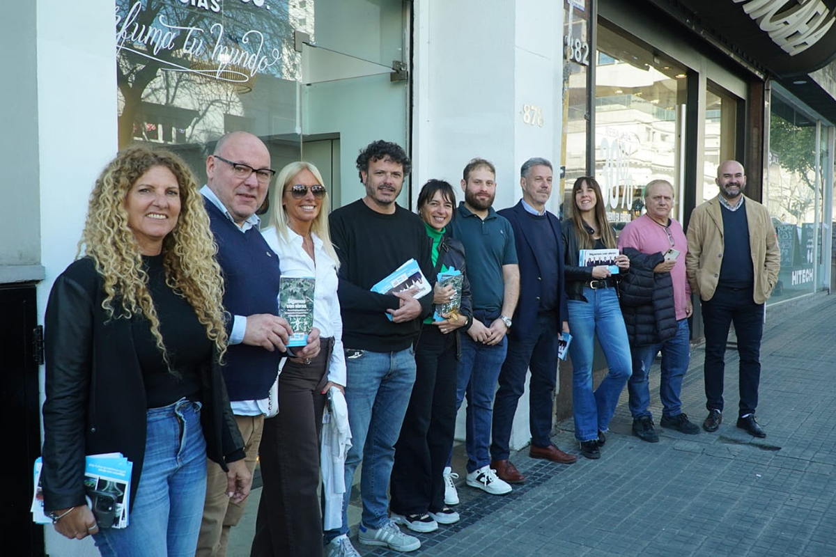 En La Plata, los candidatos de Fuerza Patria refuerzan la campaña con comerciantes y sectores universitarios 2 En La Plata, los candidatos de Fuerza Patria refuerzan la campaña con comerciantes y sectores universitarios