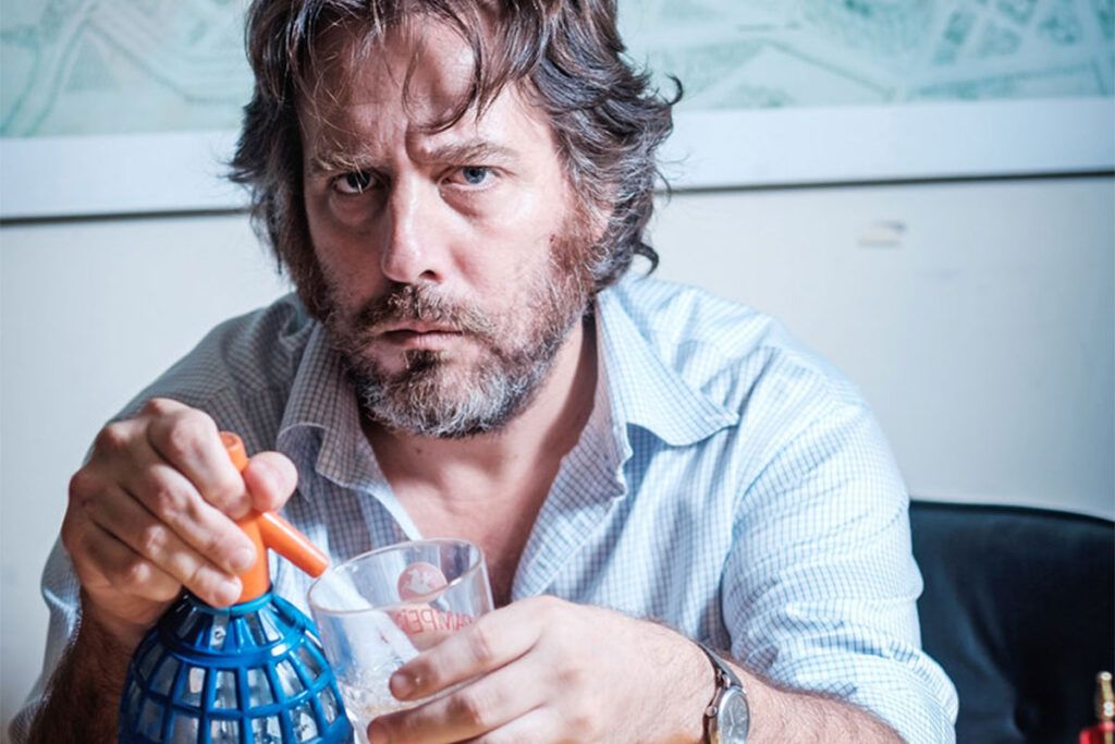 "El libro de las adicciones", una galería de espejos para reconocer nuestras debilidades más íntimas