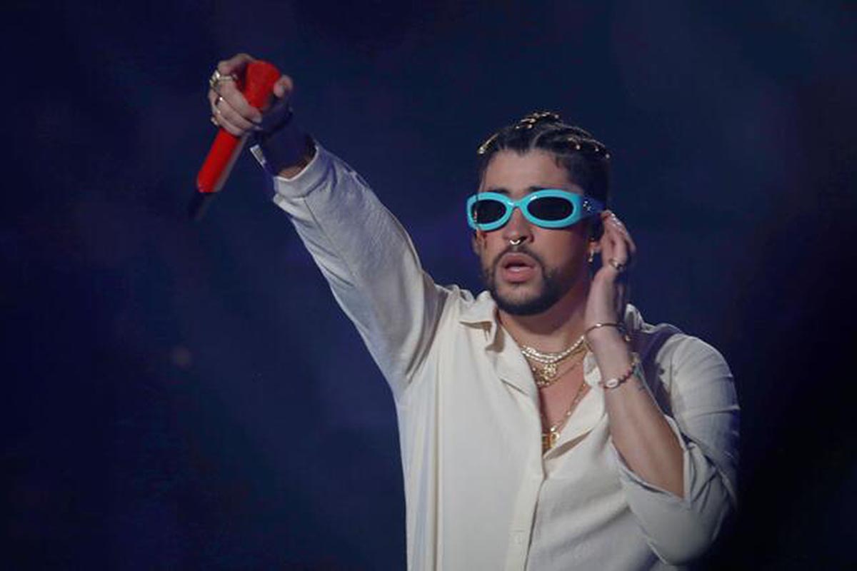 Bad Bunny suspende shows en EE.UU. porque la policía antinmigración quería usarlos como emboscada para deportaciones masivas