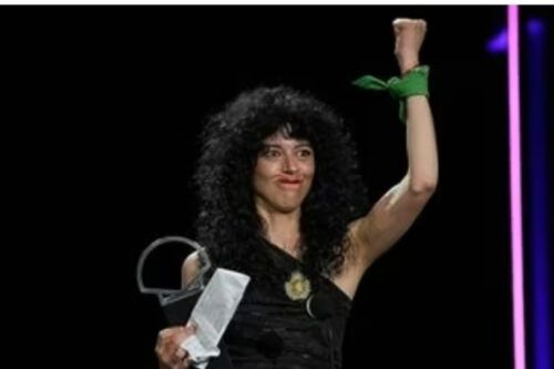 Camila Plaate recibió la Concha de Plata: «Se lo dedico al movimiento de mujeres tucumanas, argentinas y del mundo»