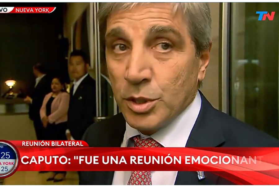 Caputo, extasiado con Trump y poco claro con el respaldo financiero de Bessent