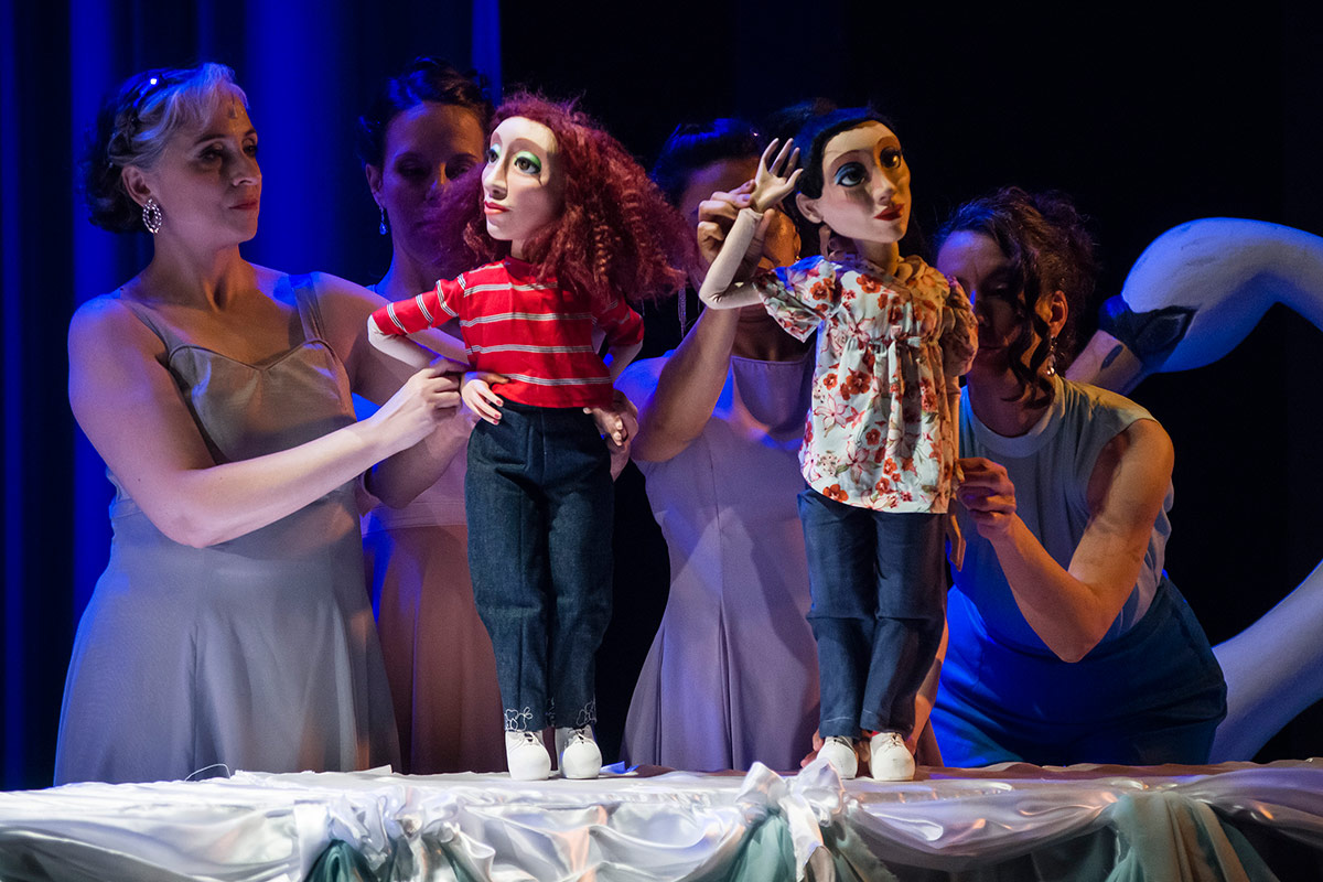 “El vestido”, una versión para títeres de Ana Alvarado de un cuento de María Teresa Andruetto