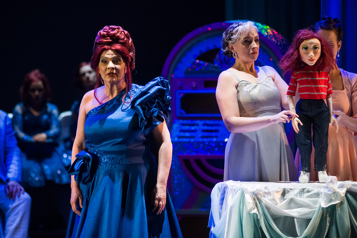 “El vestido”, una versión para títeres de Ana Alvarado de un cuento de María Teresa Andruetto