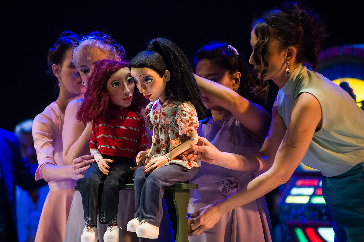 “El vestido”, una versión para títeres de Ana Alvarado de un cuento de María Teresa Andruetto