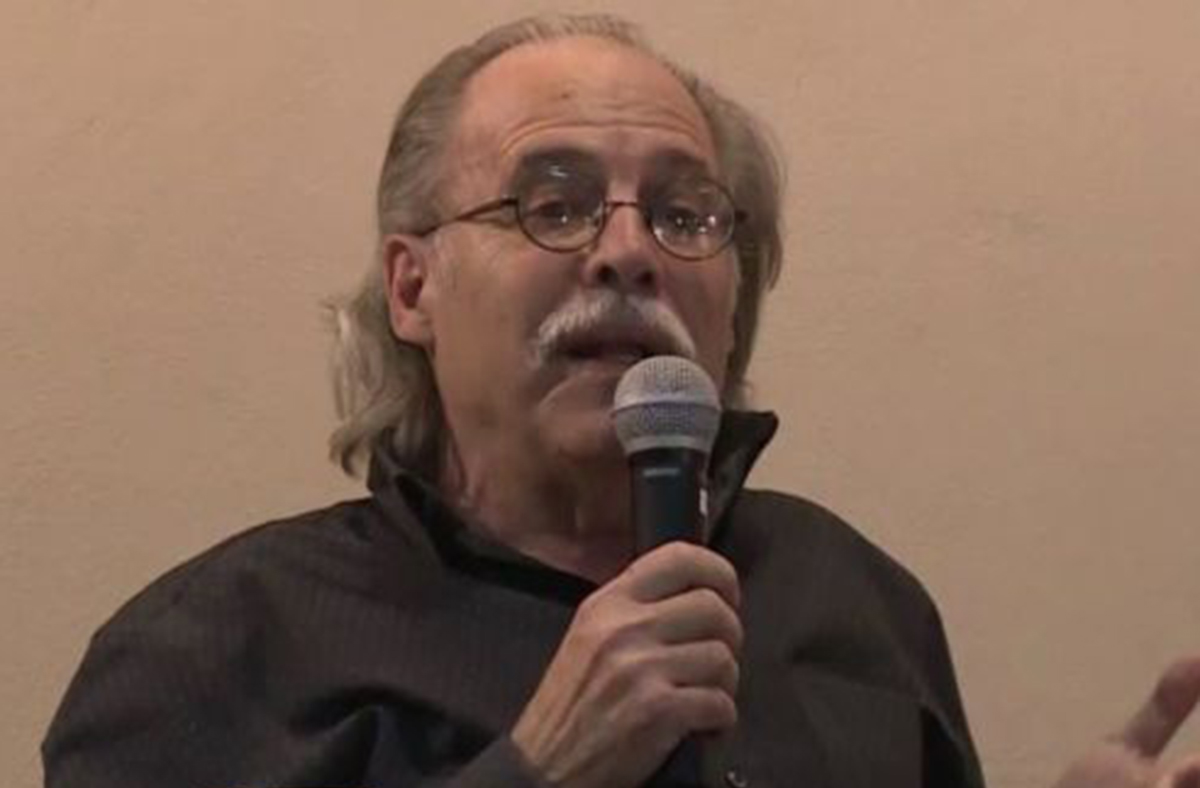 Enrique Carpintero: «El neoliberalismo necesita gobiernos autoritarios para imponer su agenda»