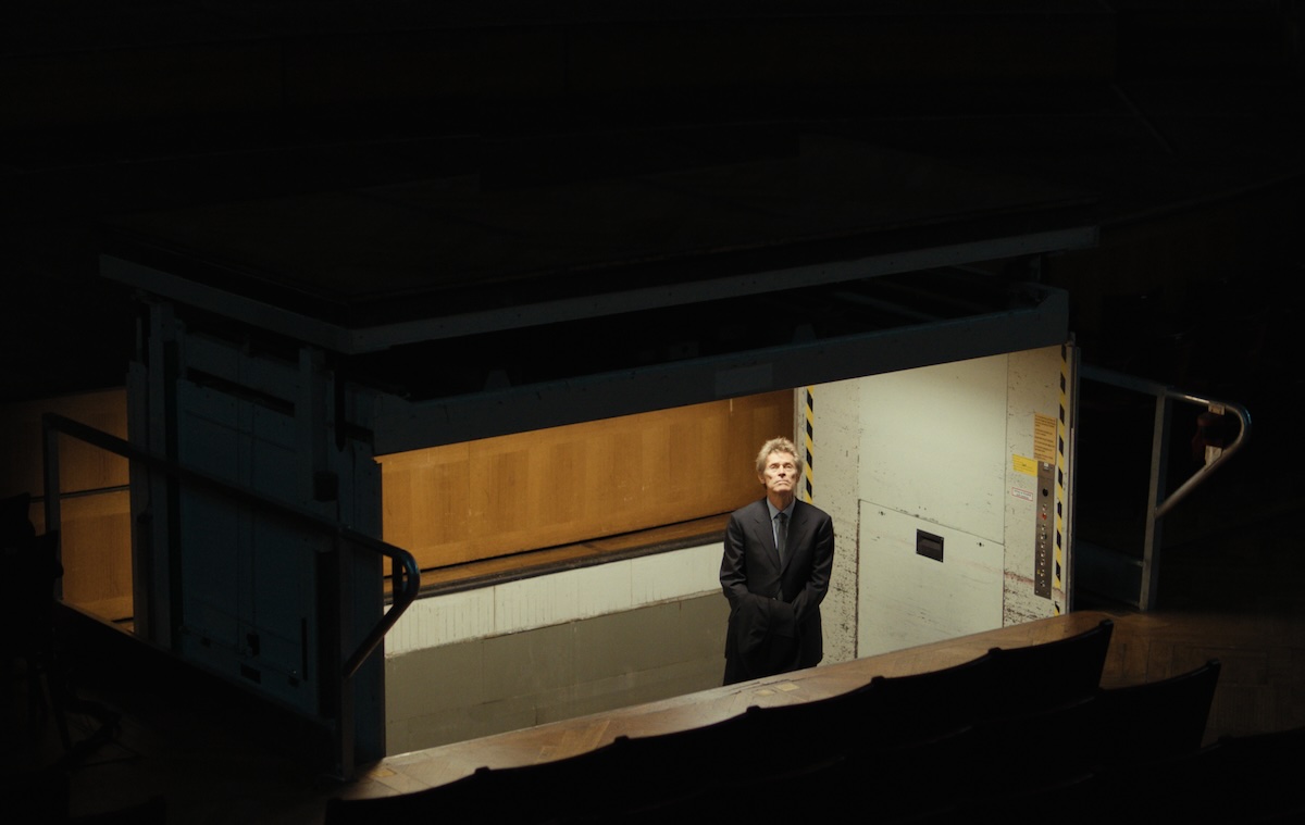 «The Souffleur», la comedia negra en la que  Willem Dafoe baila Damas Gratis