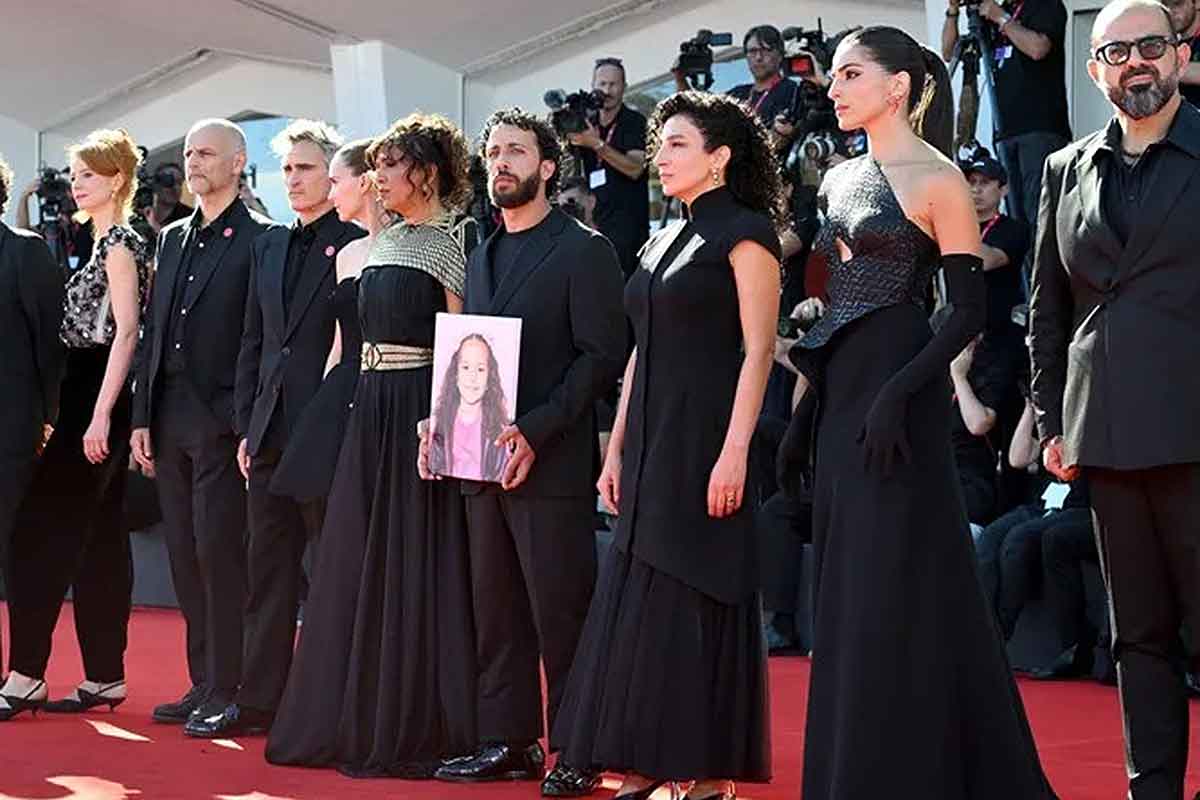 Niña palestina asesinada: conmovedor homenaje de Joaquin Phoenix y el elenco de «The Voice of Hind Rajab»
