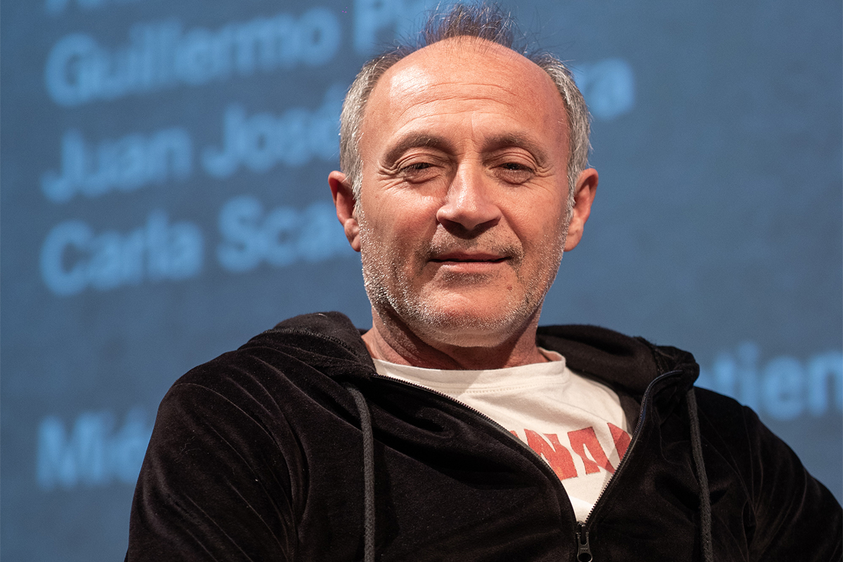 Juan José Becerra: "La literatura es el eslabón perdido entre el delirio y el realismo"