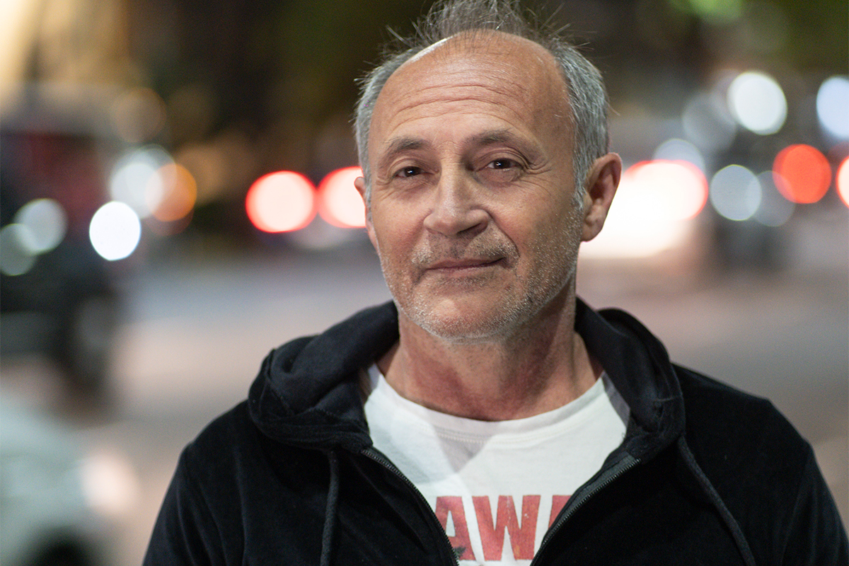 Juan José Becerra: «La literatura es el eslabón perdido entre el delirio y el realismo»