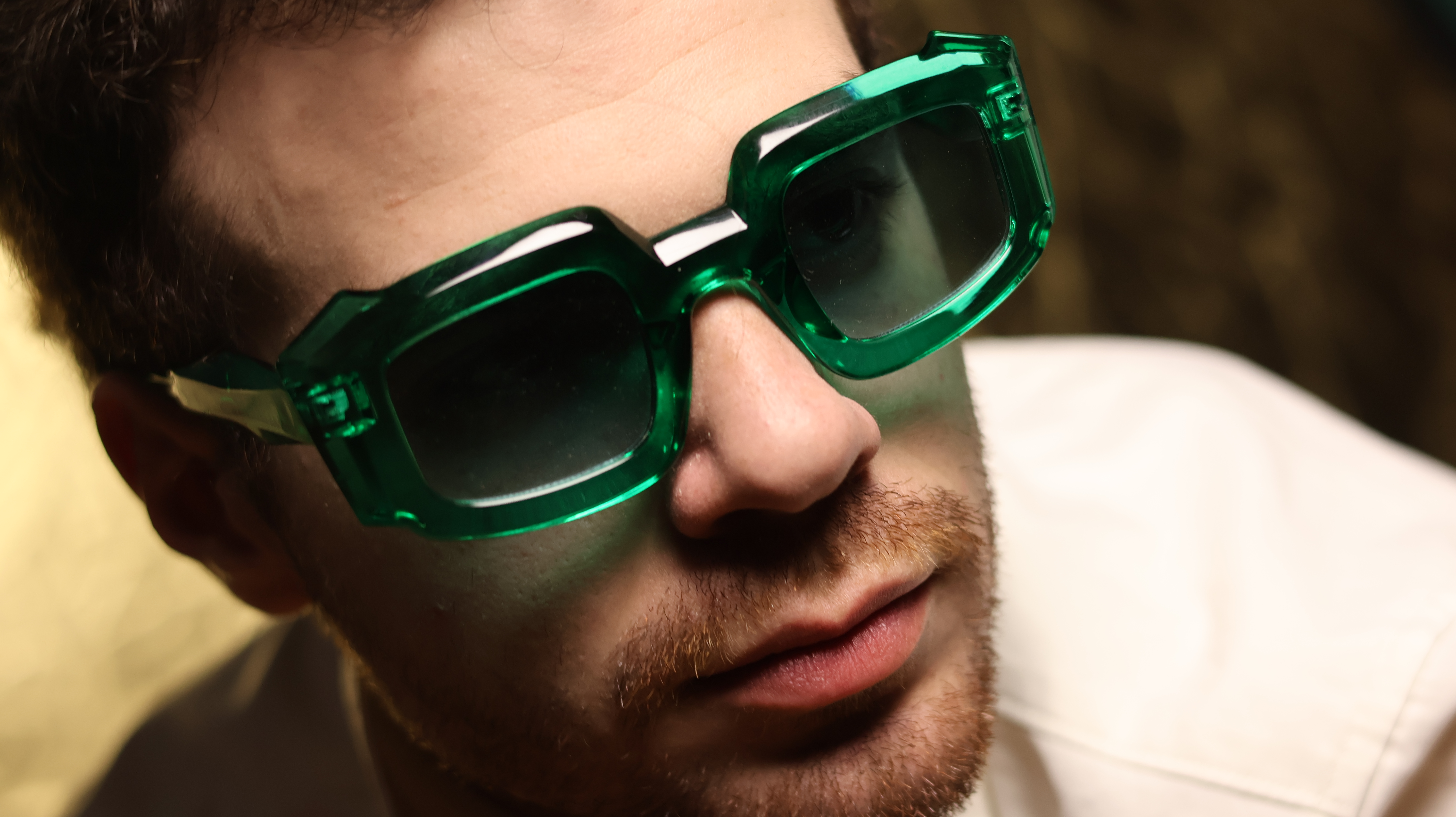 Leroy Rotman Acevedo propone un manual de resistencia en «Delyrio»