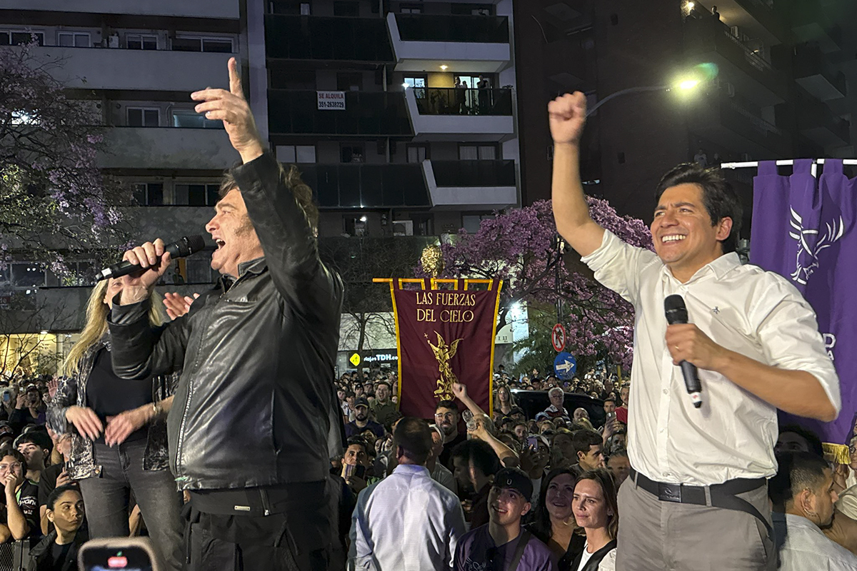 En modo campaña por Córdoba, Milei dijo que los audios de las coimas estaban hechos con Inteligencia Artificial