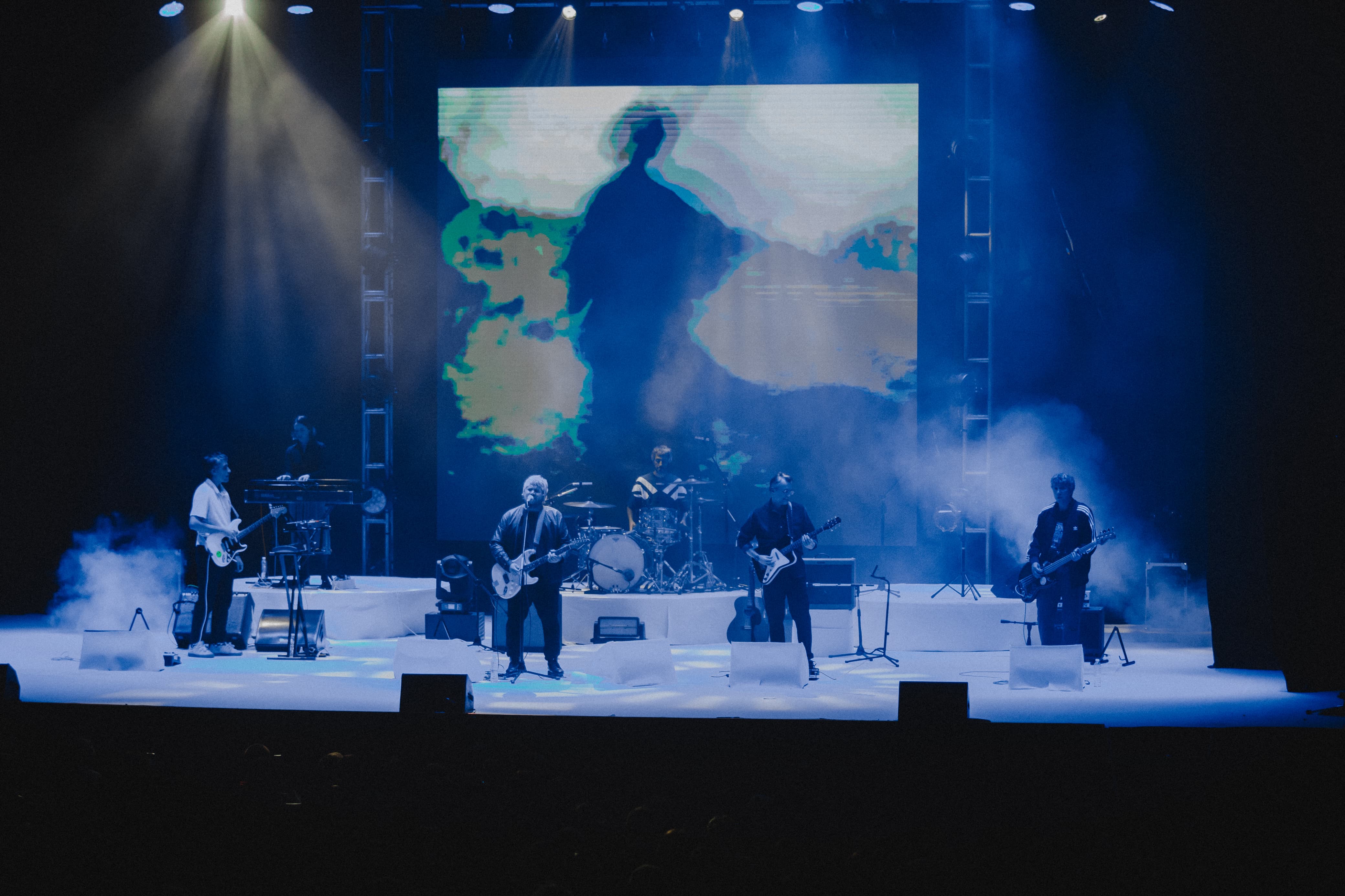 Santiago Motorizado llenó el Gran Rex con la fuerza íntima de «El retorno»