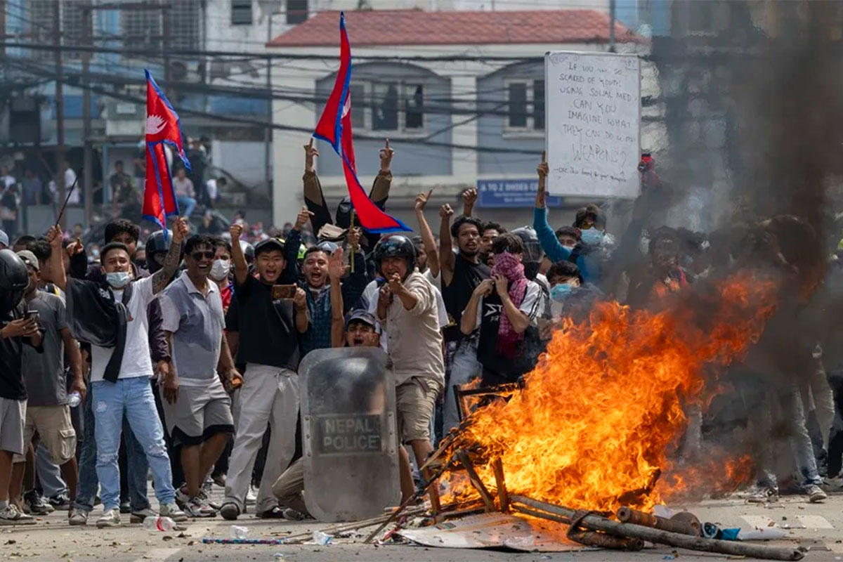 Recrudecen las protestas en Nepal y el gobierno extiende el toque de queda