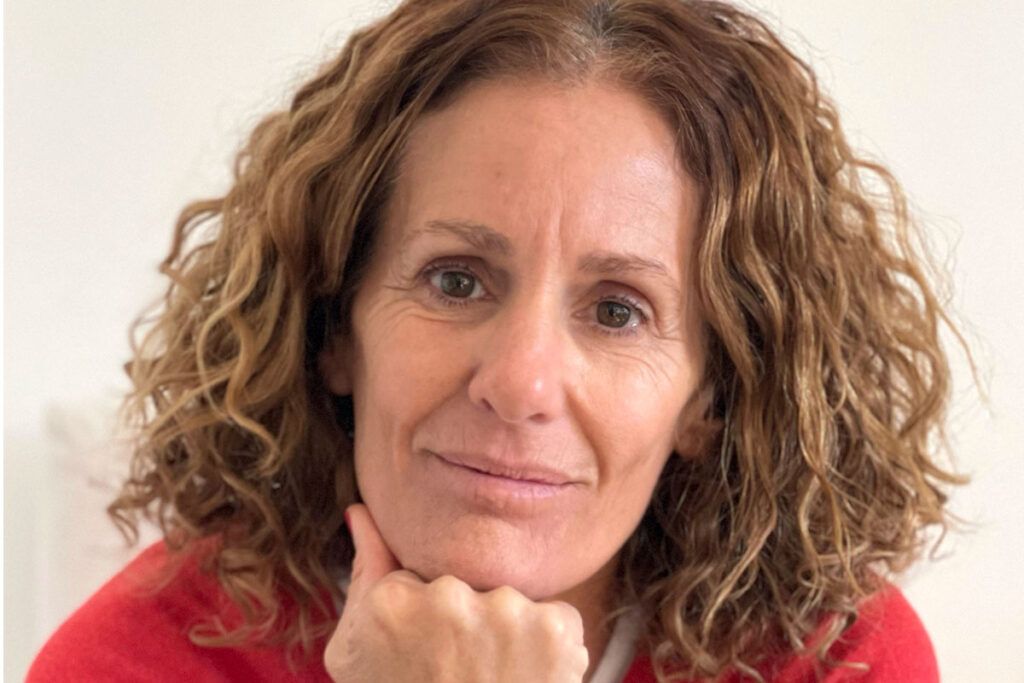 "Avistaje", un libro que juega a poner en el espejo a personas y animales