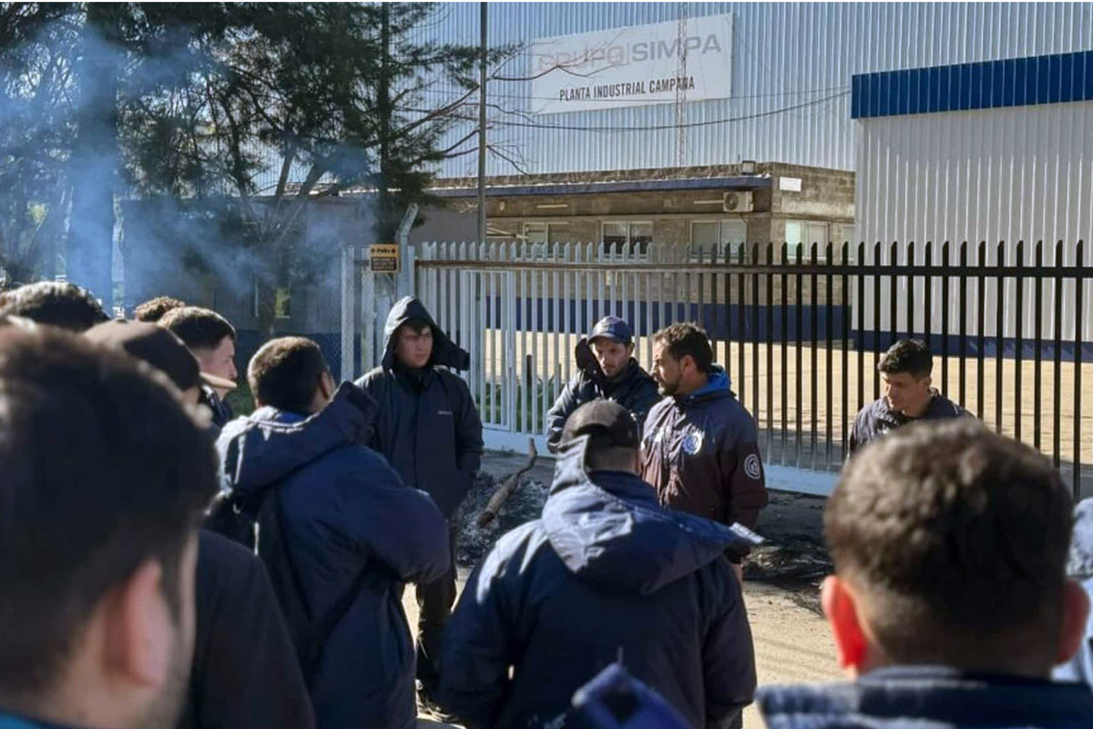 Desde que asumieron Javier Milei y Luis Caputo, cerraron 30 empresas por día