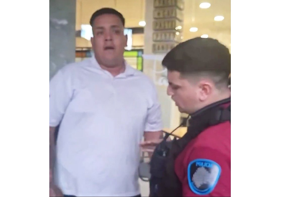 “La plata de mis hijas no te la voy a dar”: más ataques de la Policía de la Ciudad a los vendedores ambulantes