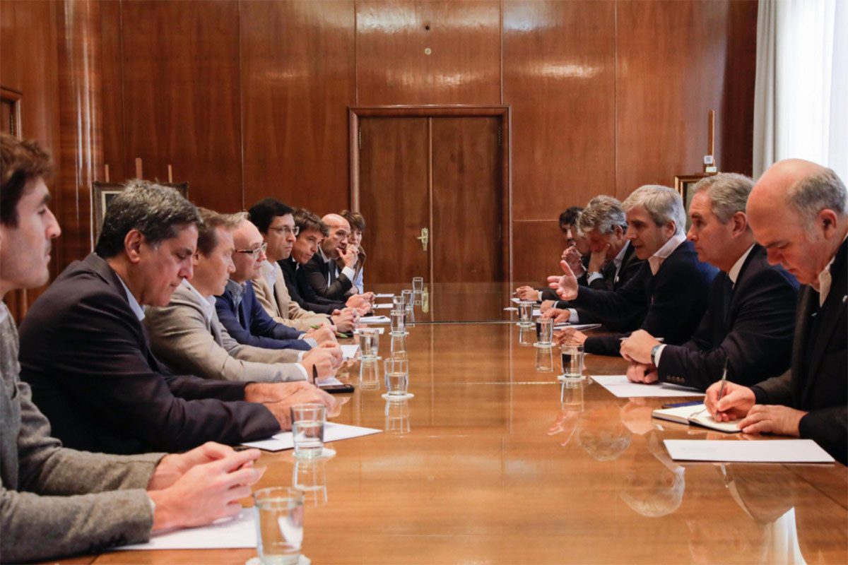 Tras reunirse con Caputo, los exportadores de granos y aceites bancaron la quita de retenciones