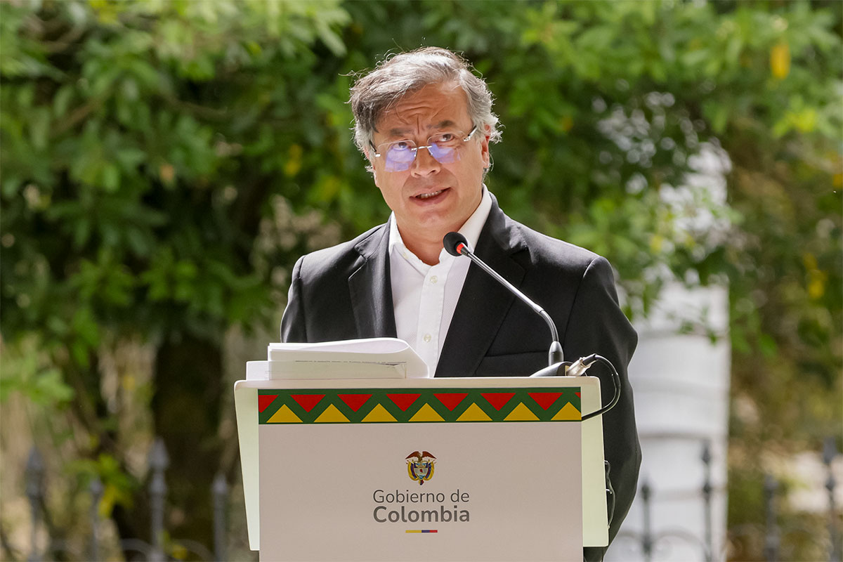 Petro quiere volver a fumigar con glifosato donde bloqueen al Ejército