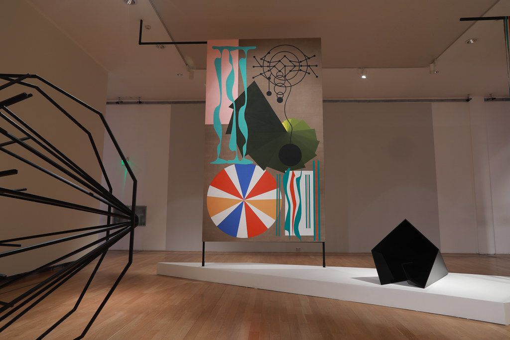 Alicia Herrero propone una coreografía que delata conexiones entre inequidades, desplazamientos y ondulaciones