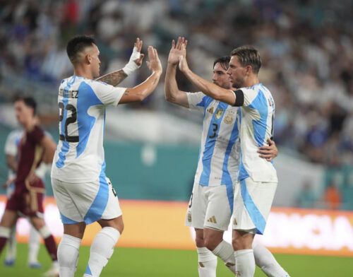 Lo que dejó el triunfo de Argentina sin Messi: la evaluación de Scaloni y el afecto para Russo