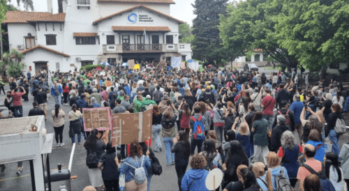 Andis: familiares, organizaciones y personas con discapacidad llevaron la protesta al interior del edificio