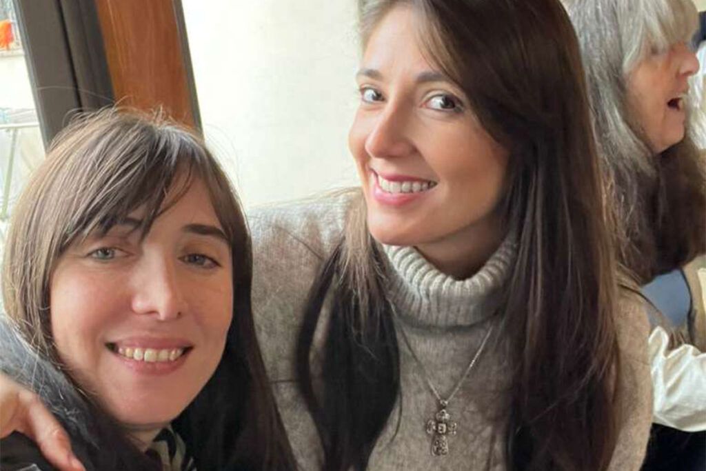 Las redes que se tejen contra la violencia de género: “no queremos llorar a más amigas” 1 Las redes que se tejen contra la violencia de género: “no queremos llorar a más amigas”