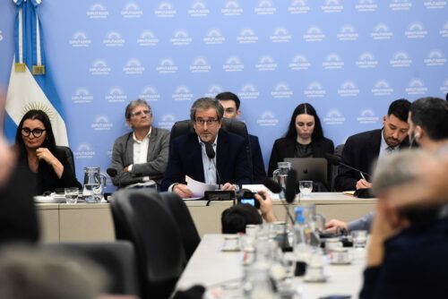 Sturzenegger prepara una «Ley Bases 2» para enviar al Congreso en diciembre