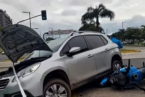 Tras chocar una moto policial, detuvieron a tres chilenos en el barrio porteño de Monserrat