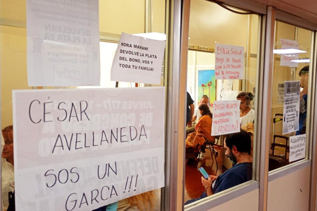 Toma en la dirección del Garrahan contra los descuentos a quienes hicieron paro 2 Toma en la dirección del Garrahan contra los descuentos a quienes hicieron paro