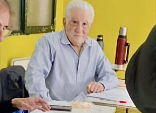 El viernes estuvo en el banquillo en un juicio por crímenes de lesa humanidad y este domingo fiscalizó para Milei